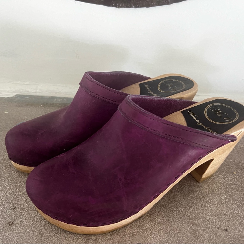 No. 6 purple clogs 38